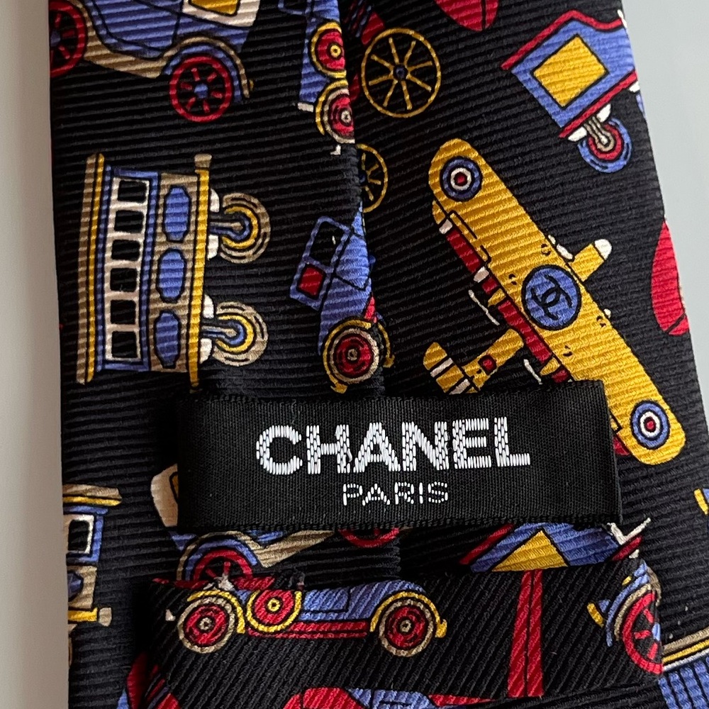 Chanel tie